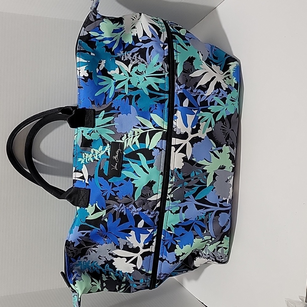 VERA BRADLEY LIGHTEN UP EXPANDABLE TRAVEL BAG  Camofloral  used